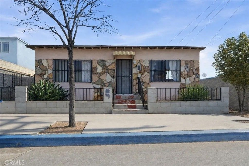 Photo of 708 S Eastern Avenue, Los Angeles, CA 90022 (MLS # CV26043380)