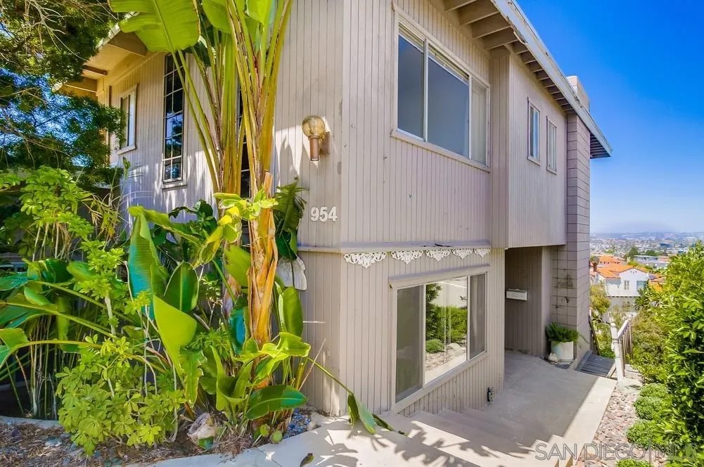 954 Harbor View Dr