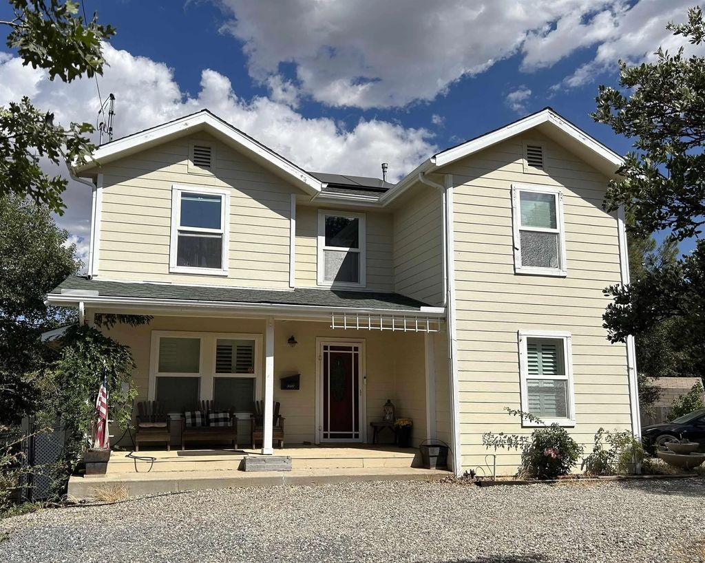 Photo of 3827 Crescent Dr, Julian, CA 92036 (MLS # 260007842)