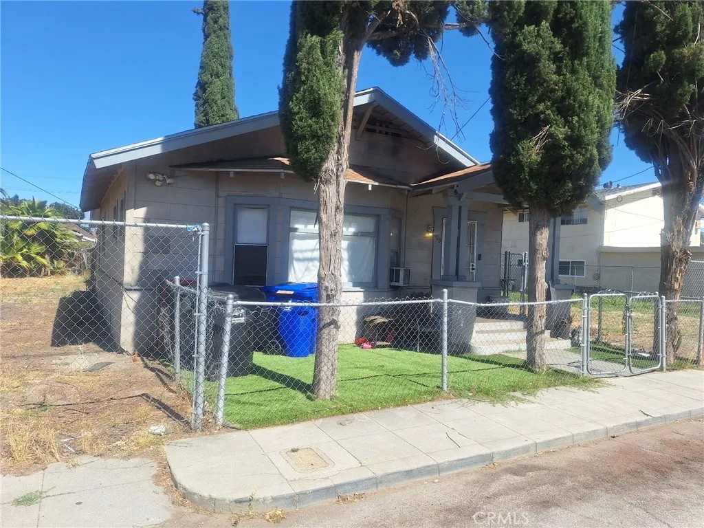 669 N Crescent