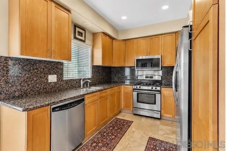 2761 A St 403