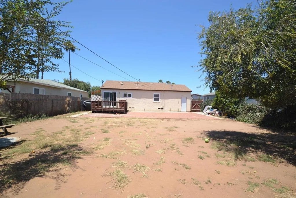 521 Dahlia Ave