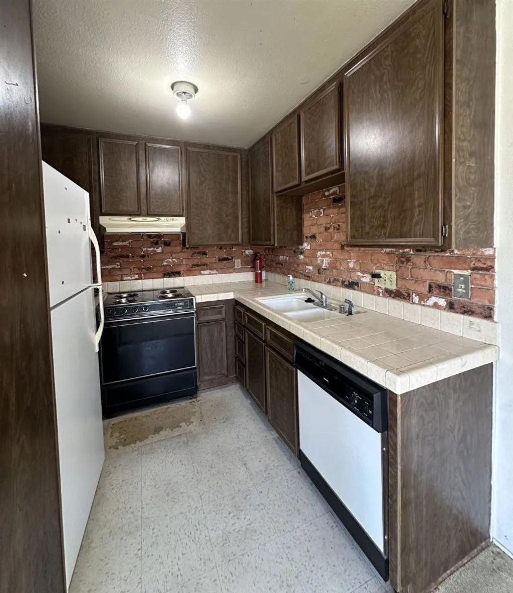 Photo of 462 Bluffview Rd, Spring Valley, CA 91977 (MLS # PTP2602499)