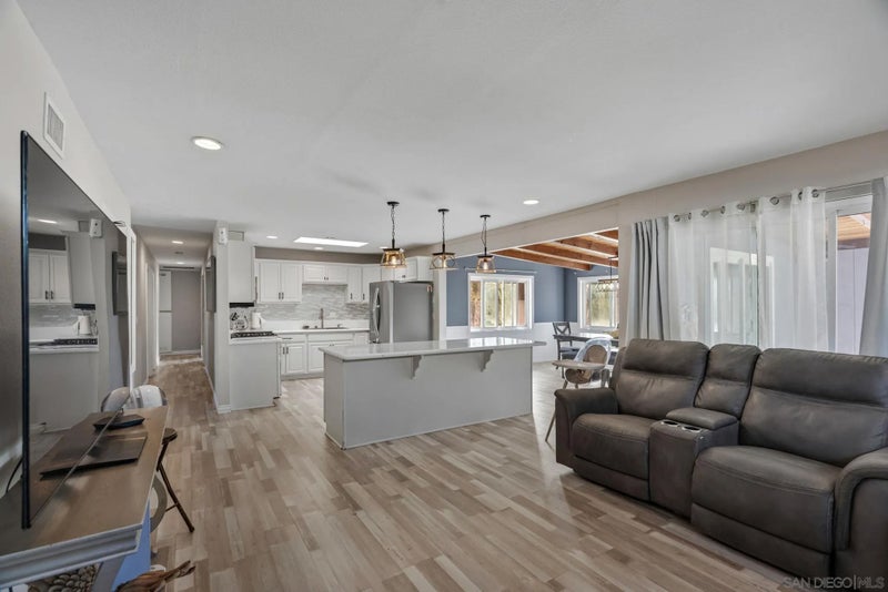 910 Saint George