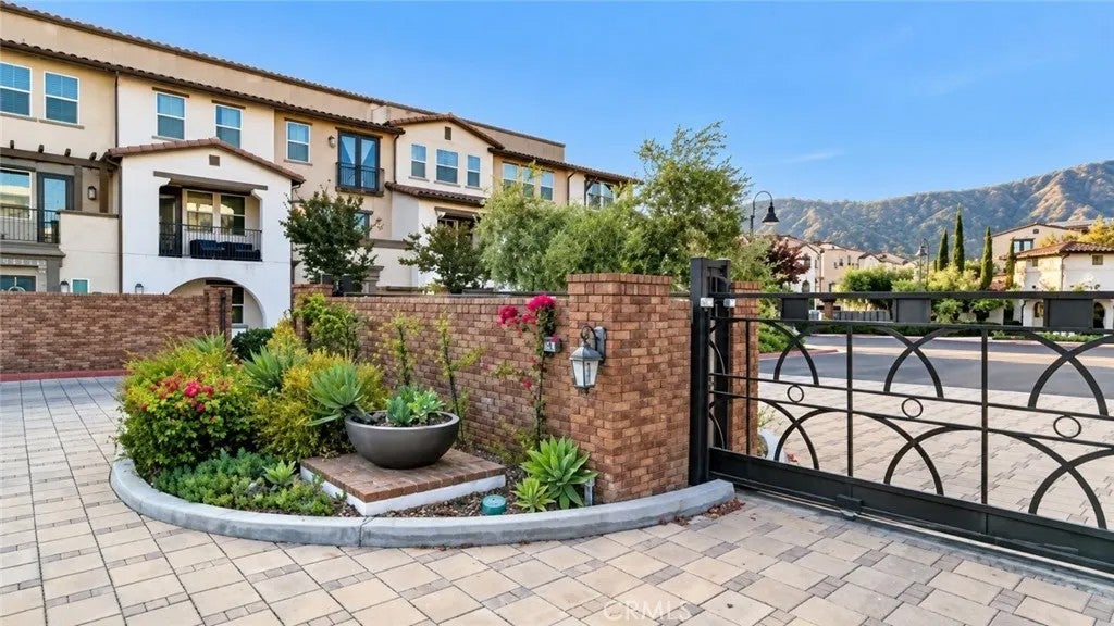 631 W Foothill 26