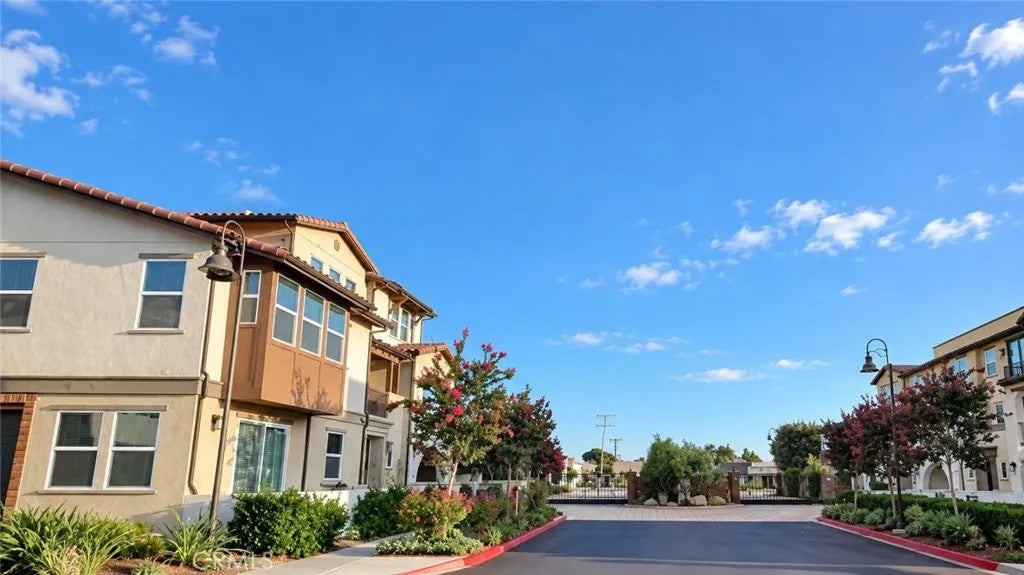 631 W Foothill 26