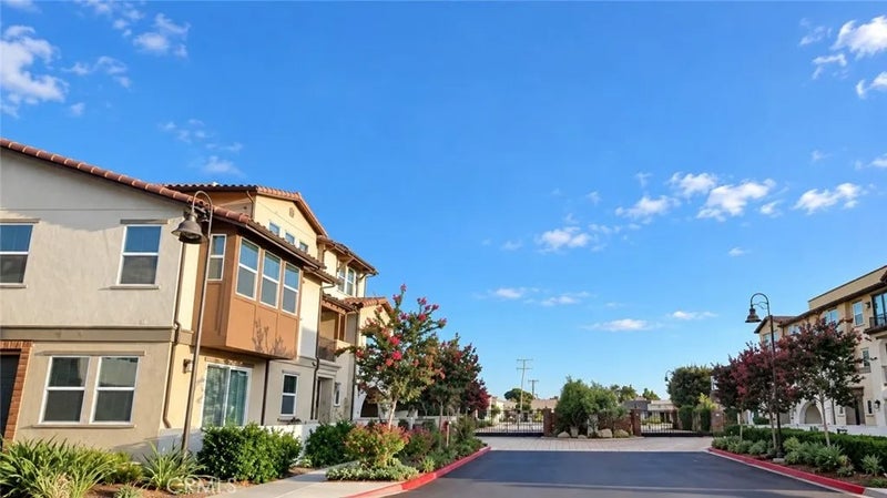 631 W Foothill 26