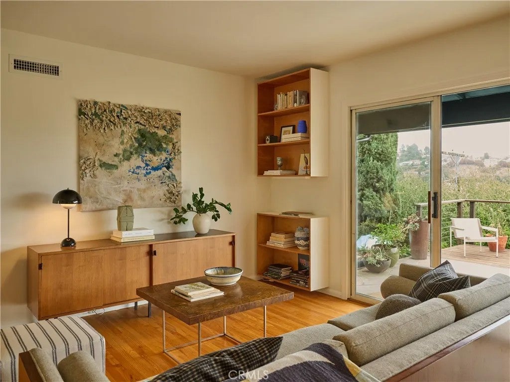 4304 Caledonia