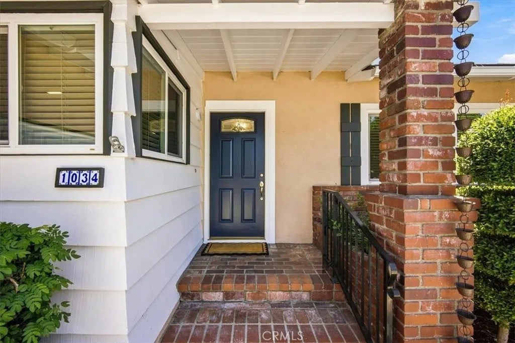1034 N Soldano