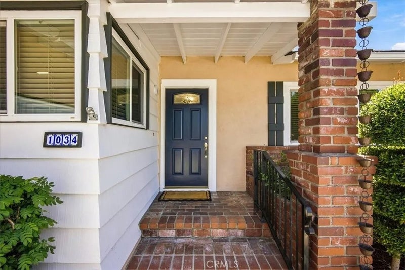 1034 N Soldano