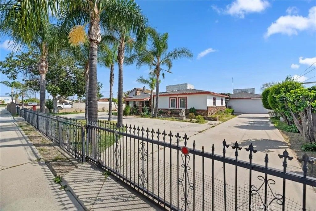 Photo of 836 Woodlawn St, Ontario, CA 91761 (MLS # SW26054157)