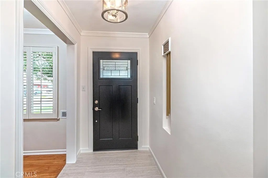 220 S Reese Place