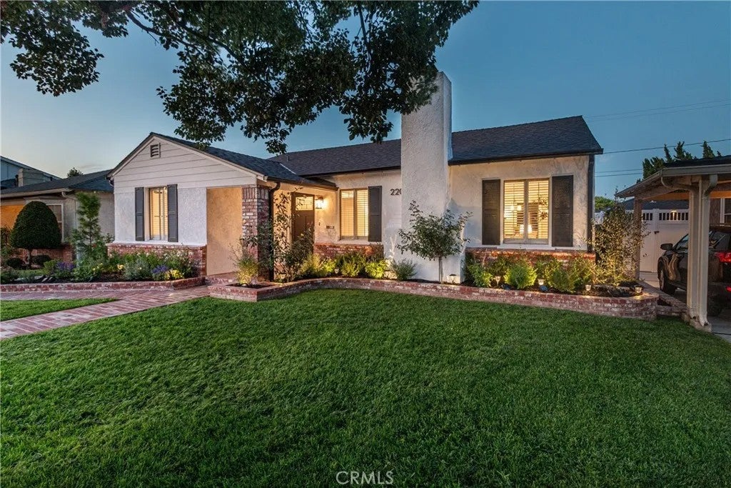 220 S Reese Place