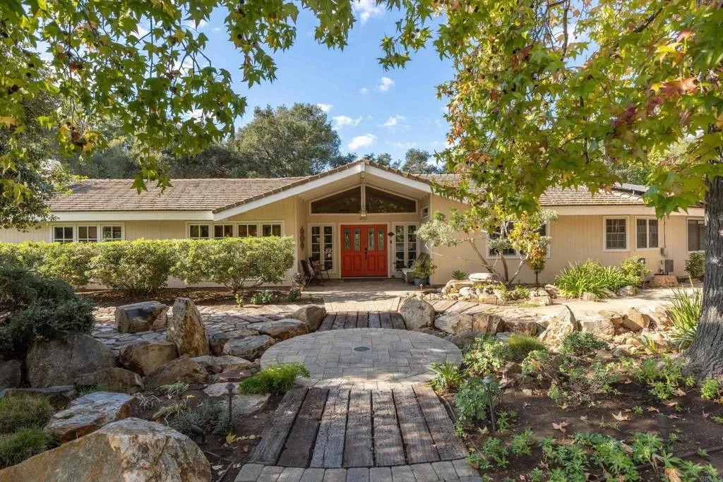 1285 Hidden Oaks Trail