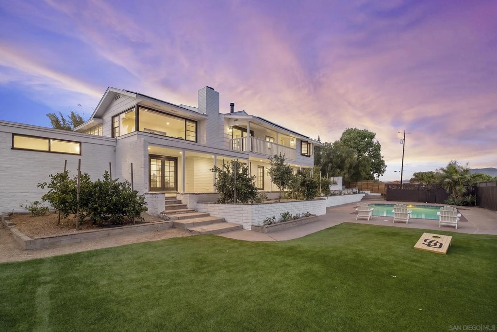 Photo of 10409 Grandview Dr, La Mesa, CA 91941 (MLS # 260010298)