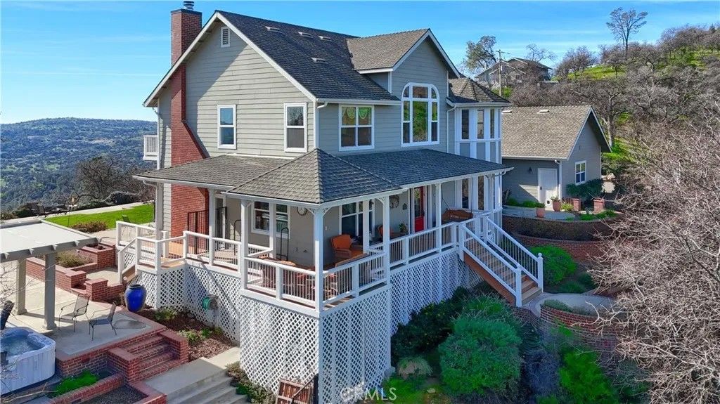 Photo of 42158 John Muir Dr, Coarsegold, CA 93614 (MLS # FR26018865)