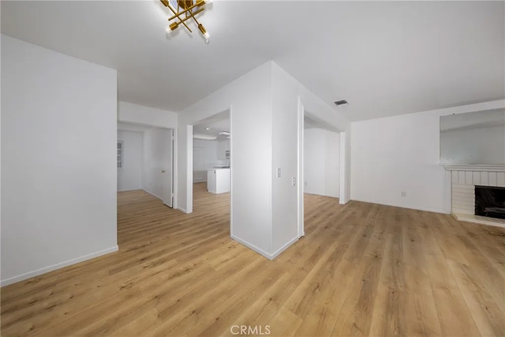 2073 S Lincoln