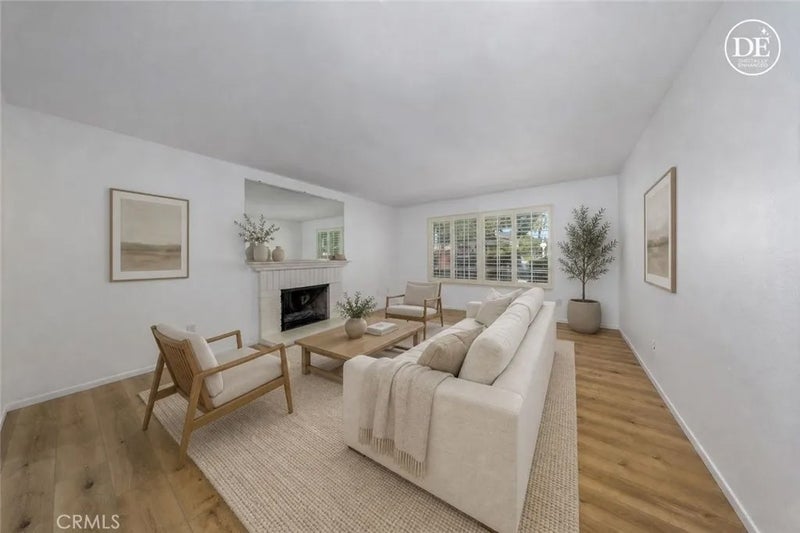 2073 S Lincoln