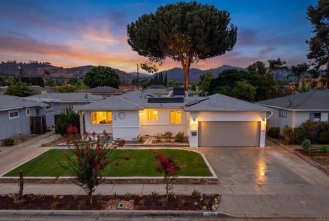 Photo of 704 Goldenrod Street, Escondido, CA 92027 (MLS # NDP2608125)