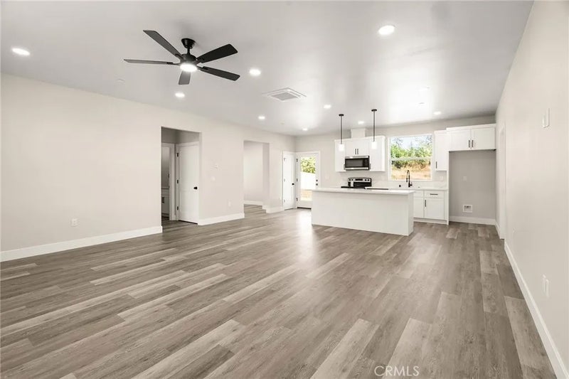 5826 Golden Oaks Road
