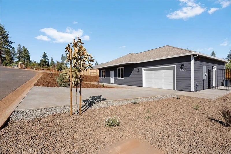5826 Golden Oaks Road