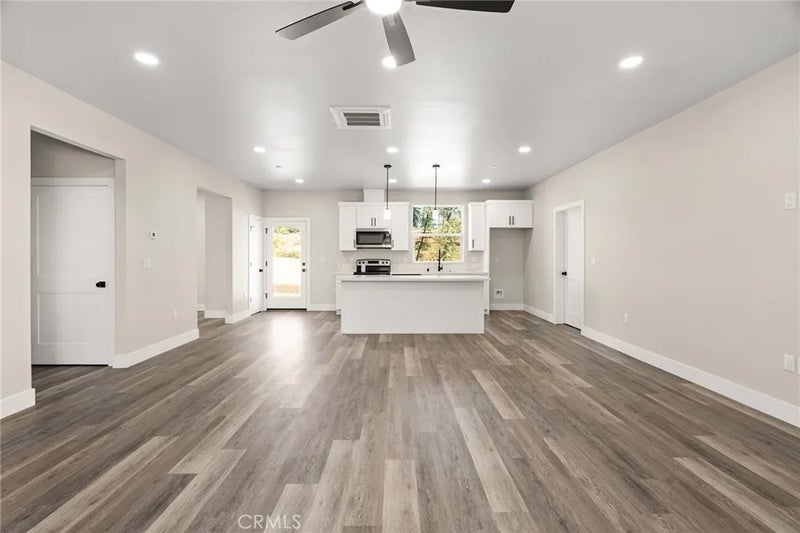 5826 Golden Oaks Road