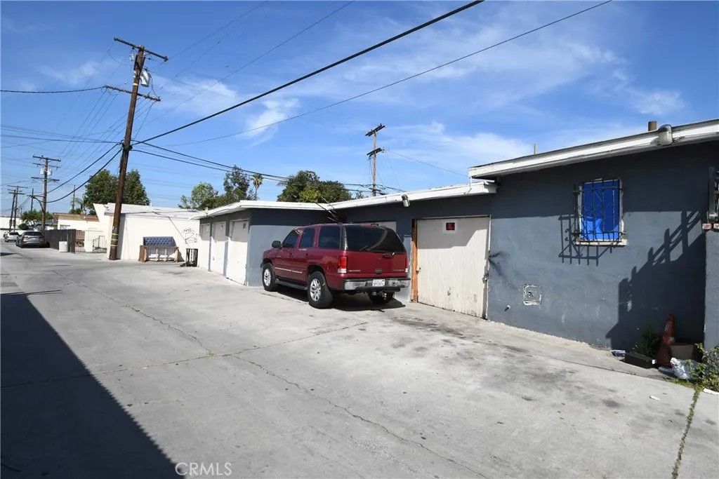 Photo of 19 E 69th Street, Long Beach, CA 90805 (MLS # SB26059424)