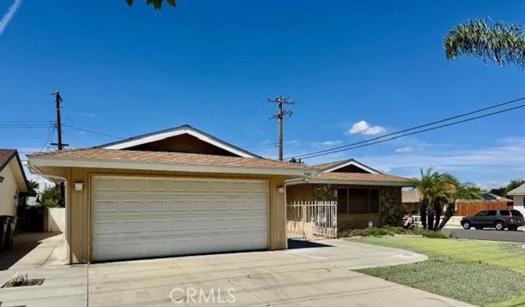 Photo of 405 S Gilbert St, Hemet, CA 92543 (MLS # SW26077871)