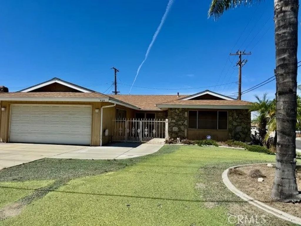 Photo of 405 S Gilbert St, Hemet, CA 92543 (MLS # SW26077871)