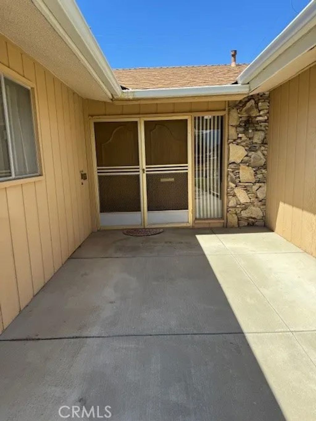 Photo of 405 S Gilbert St, Hemet, CA 92543 (MLS # SW26077871)