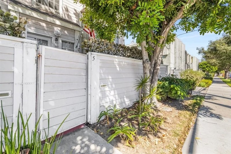 1731 E 68th 5