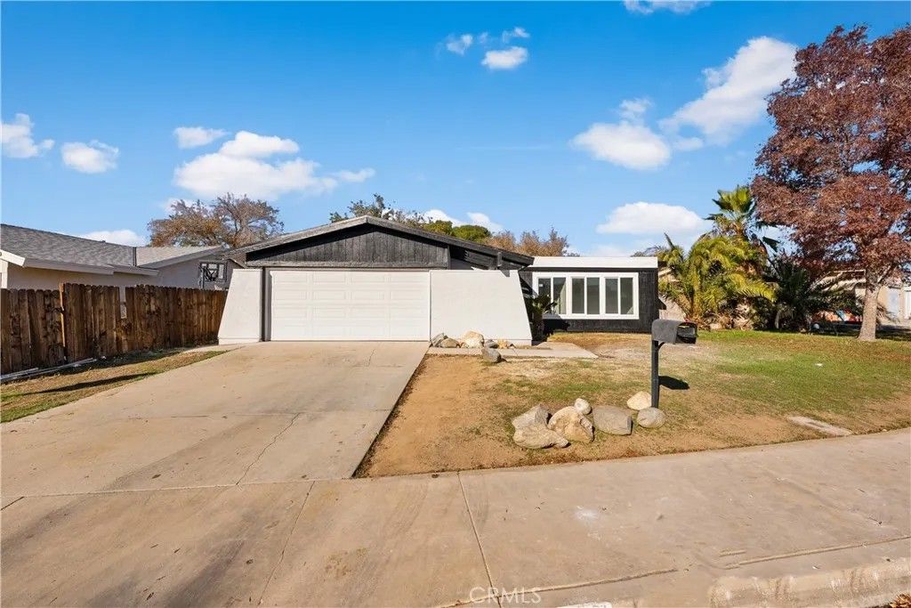 Photo of 44159 Kirkland Avenue, Lancaster, CA 93535 (MLS # SR25274675)