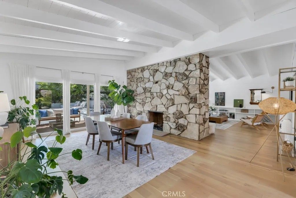 Photo of 4412 Willens Ave, Woodland Hills, CA 91364 (MLS # SR26082182)