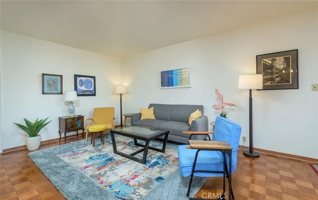 215 N Kenwood Street 303