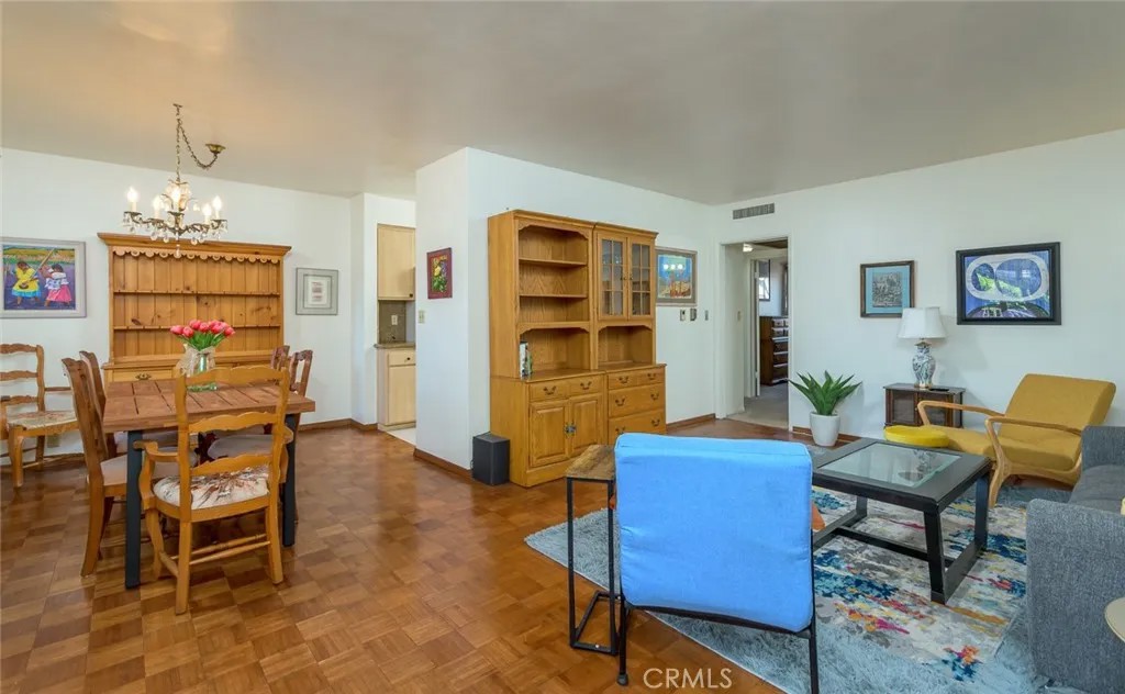 215 N Kenwood Street 303
