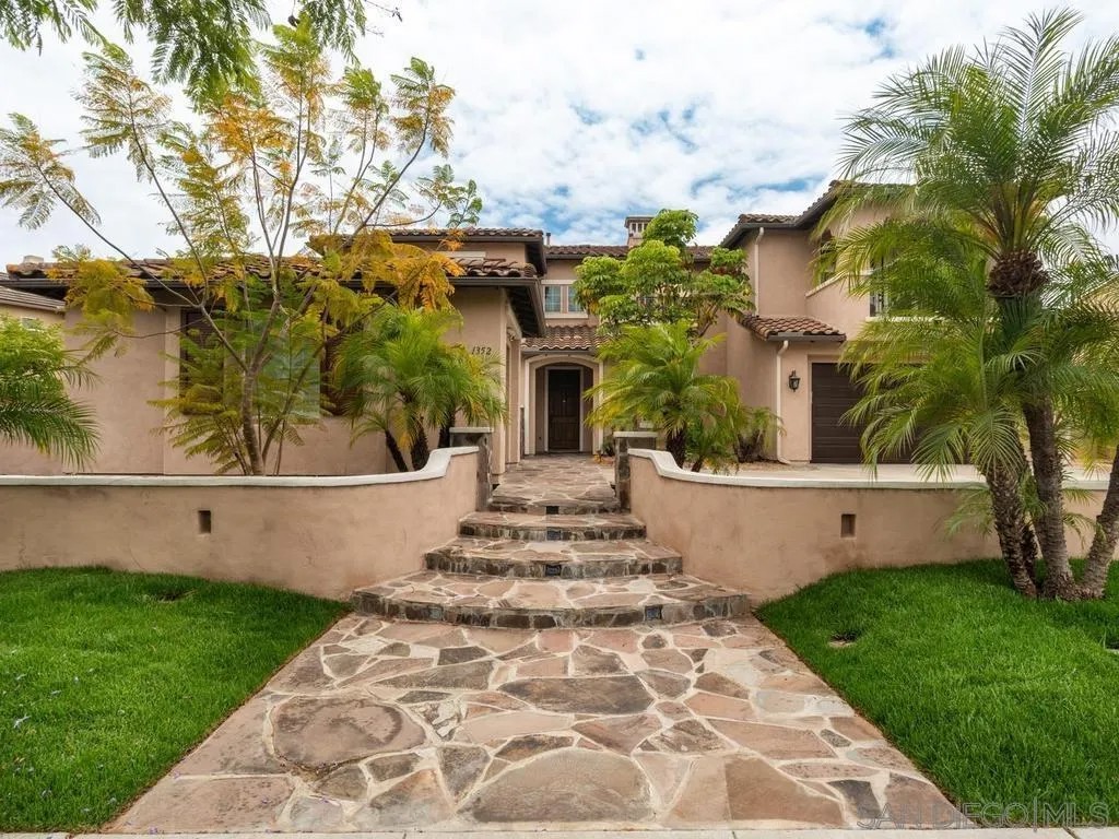 1352 N Paradise Ridge