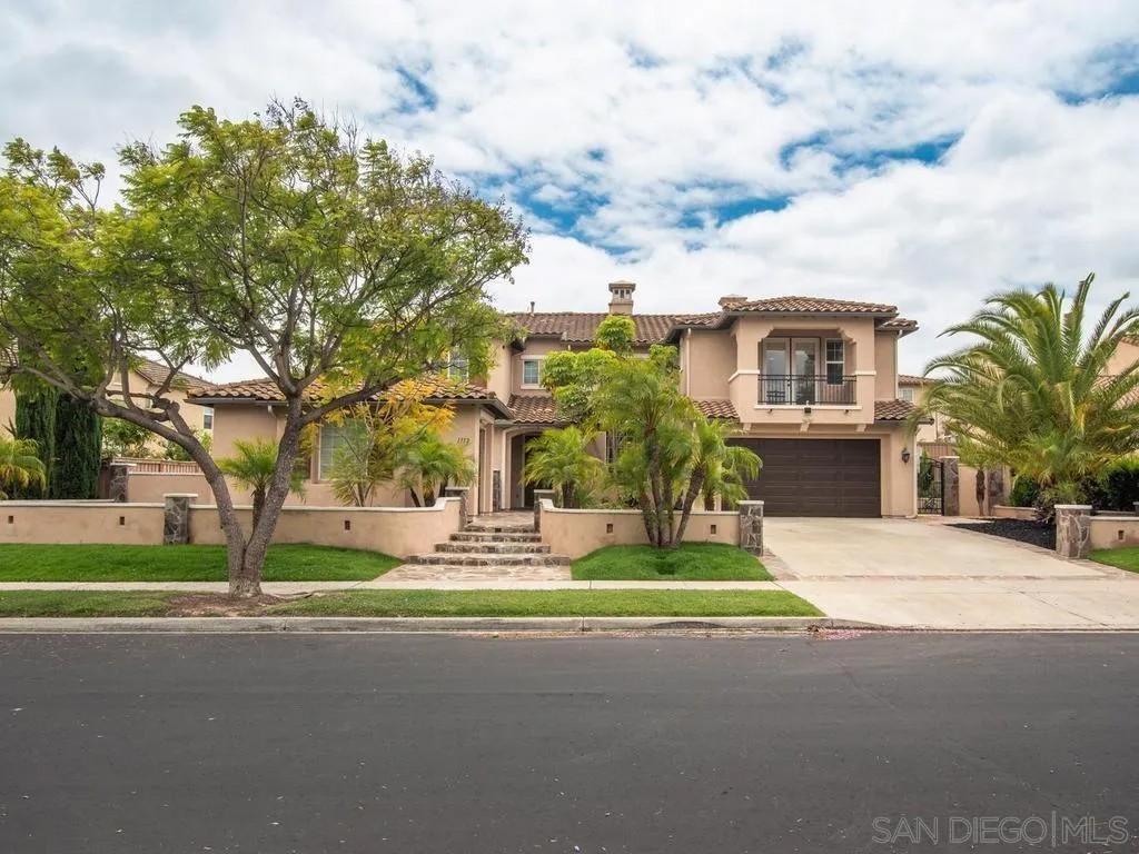 1352 N Paradise Ridge