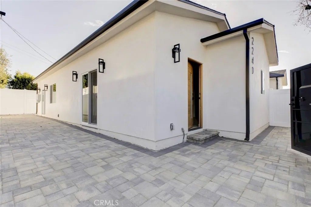 Photo of 2240 N Keystone, Burbank, CA 91504 (MLS # SR26039690)