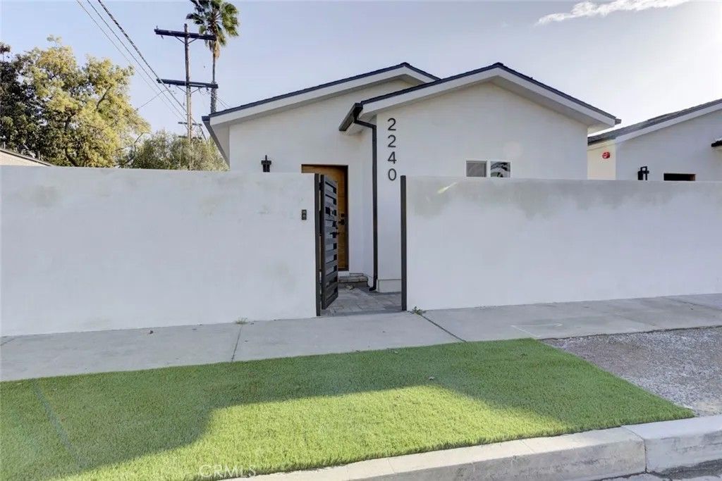 Photo of 2240 N Keystone, Burbank, CA 91504 (MLS # SR26039690)
