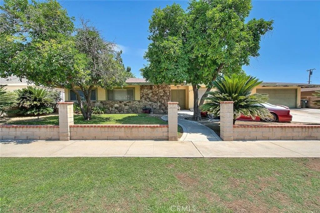 Photo of 5737 Riverside Avenue, Rialto, CA 92377 (MLS # IV25269628)