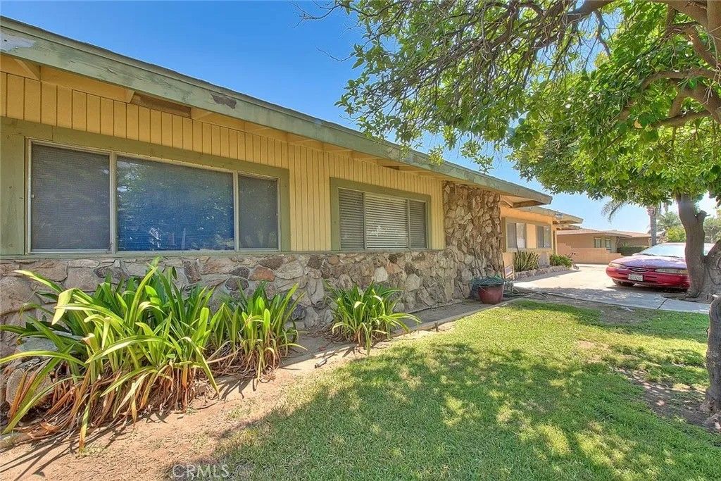 Photo of 5737 Riverside Avenue, Rialto, CA 92377 (MLS # IV25269628)