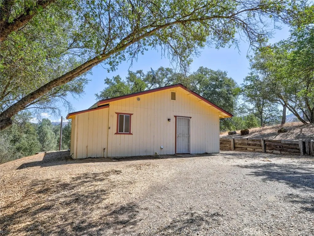 42025 Road 415