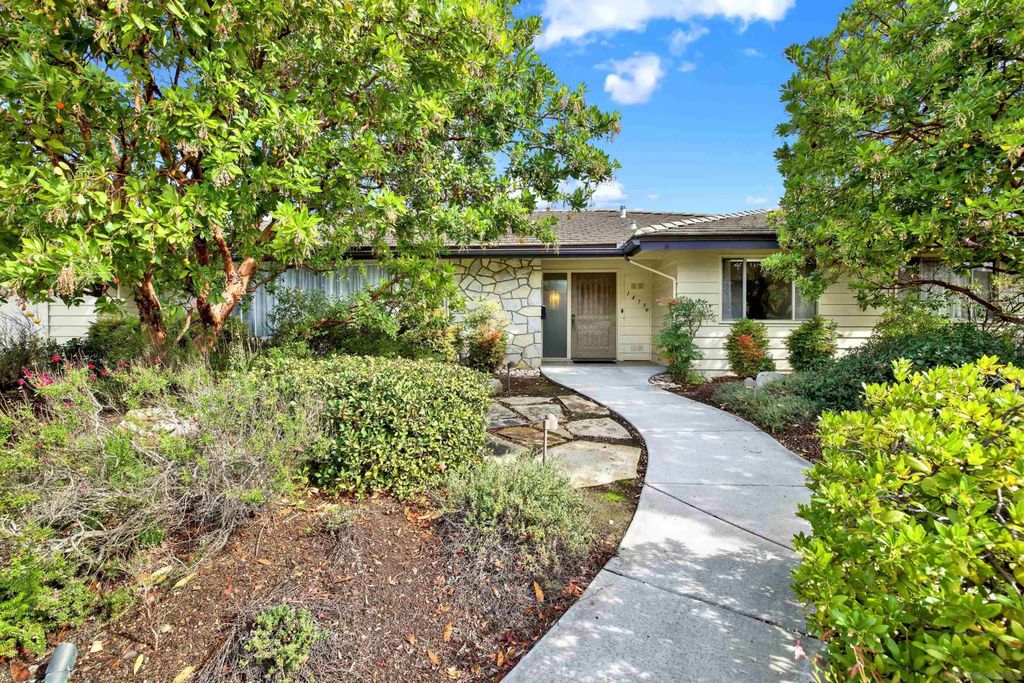 Photo of 1479 Hacienda Dr, El Cajon, CA 92020 (MLS # 250045973)