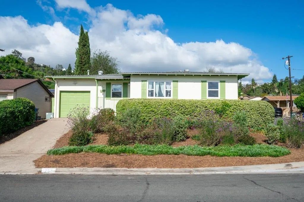 Photo of 752 Hillsview Rd, El Cajon, CA 92020 (MLS # 260008844)