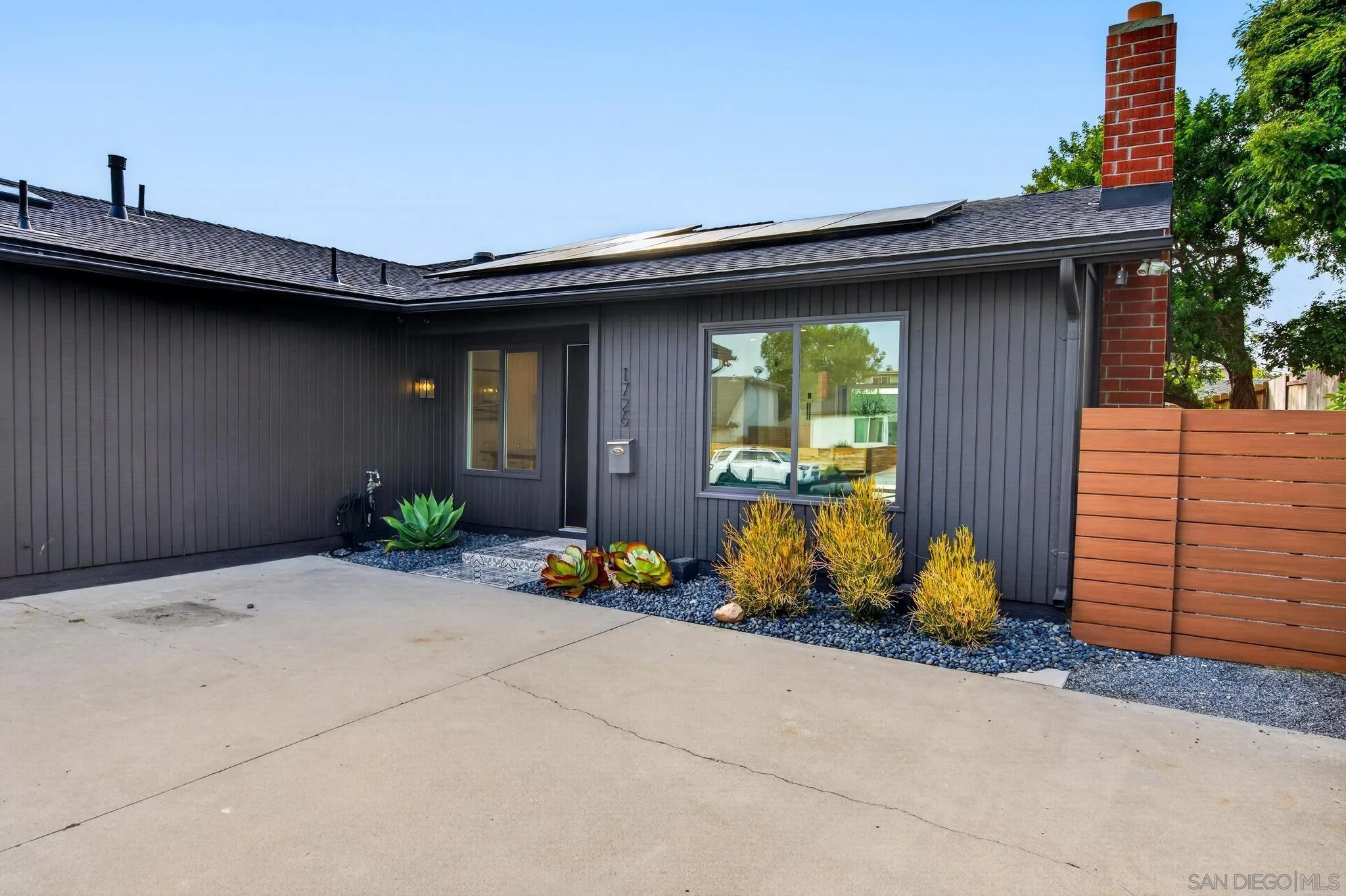 1726-28 Red Barn Road