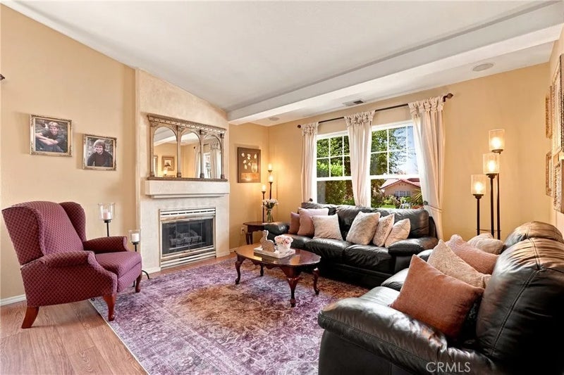 25 Rainbow Court
