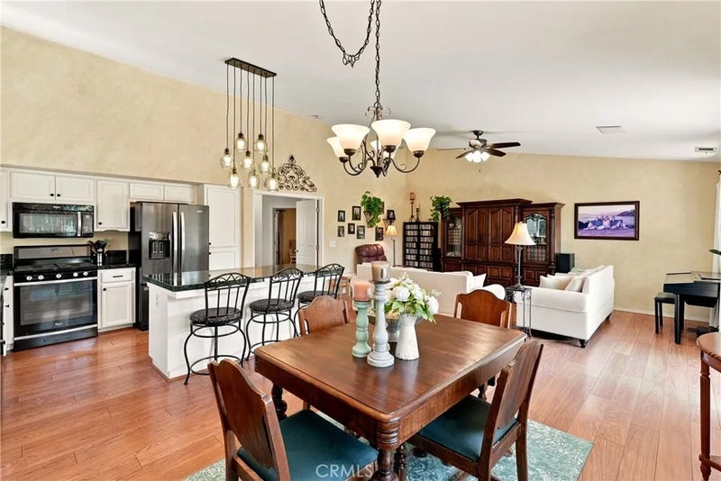25 Rainbow Court