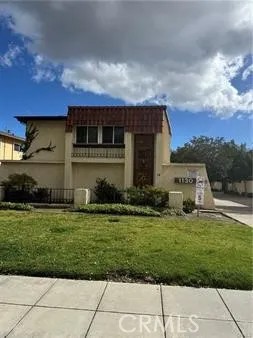 1130 W Huntington Drive 8