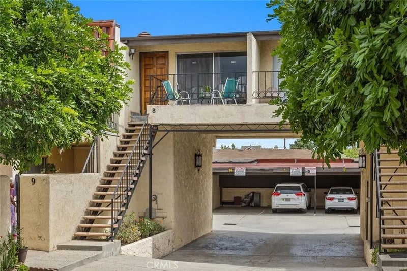 1130 W Huntington Drive 8