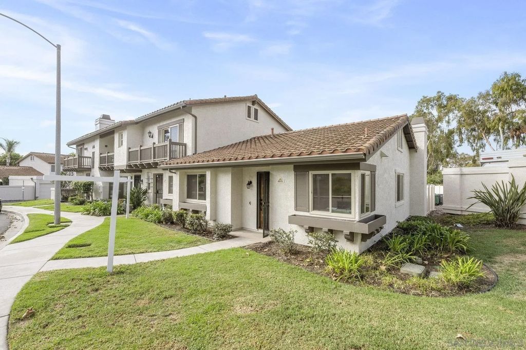 Photo of 6915 Pear Tree Dr, Carlsbad, CA 92011 (MLS # 250036537)
